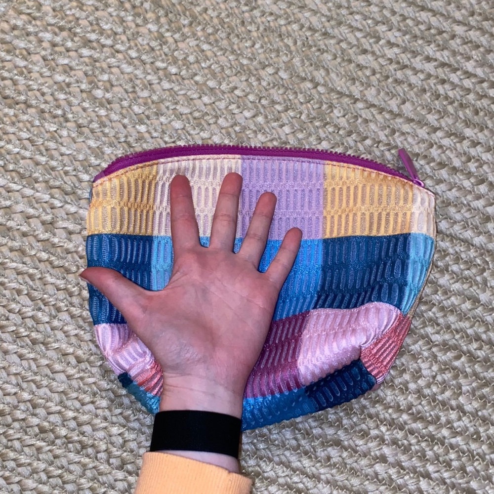 Shade & Shore Cosmetic Bag - Picture 3 of 3